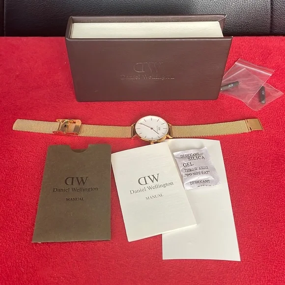 Authentic DW Gold Watch⏱⌚️⭐️ - Picture 3 of 16